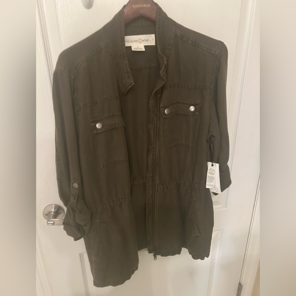 Brand new treasure and bond utility jacket size medium